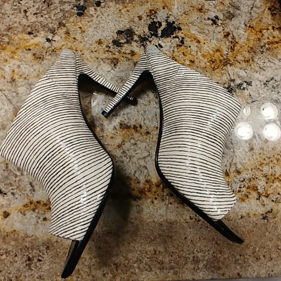 Calvin Klein ZEBRA Sandals US 8 - Picture 6 of 8